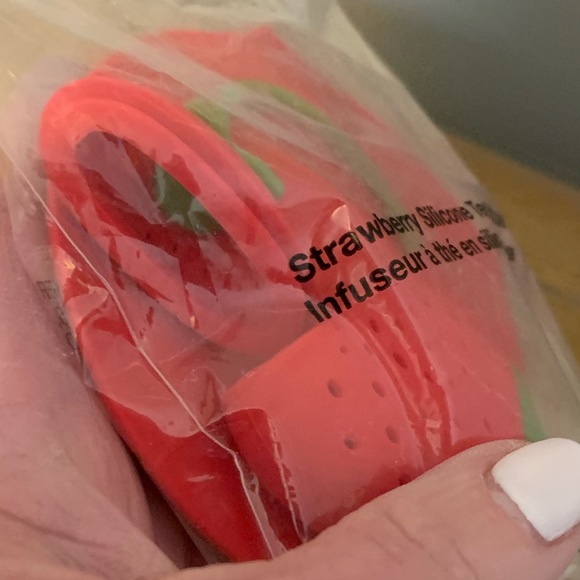 STRAWBERRY SILICONE TEA INFUSER, New In Sealed Package,Tea Infuser With Tray - Picture 9 of 12